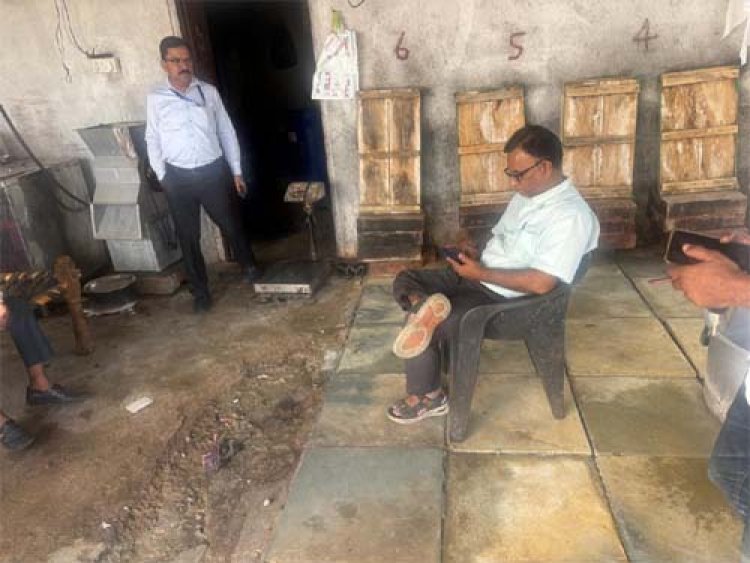 पालड़ी मीणा में 100 किलो मिलावटी पनीर नष्ट करवाया, शुद्ध आहार, मिलावट पर वार अभियान के तहत कार्यवाही