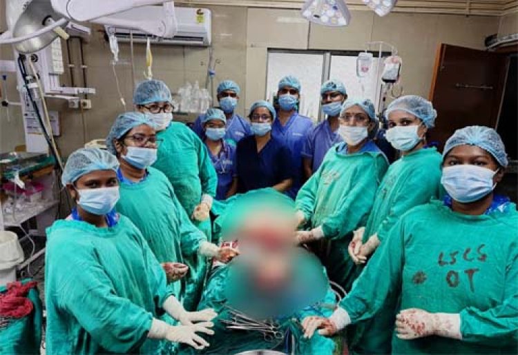 अम्बेडकर अस्पताल में दुर्लभ एवं अपने आप में अनोखी सेकेंडरी एब्डोमिनल प्रेग्नेंसी का सफल ऑपरेशन