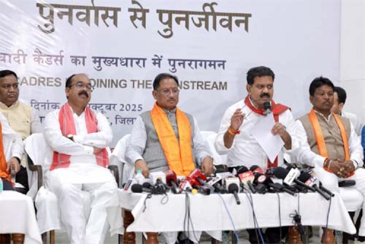 बस्तर में नक्सल उन्मूलन की दिशा में ऐतिहासिक दिन, बंदूक छोड़ संविधान अपनाने वालों का स्वागत:  मुख्यमंत्री विष्णु देव साय