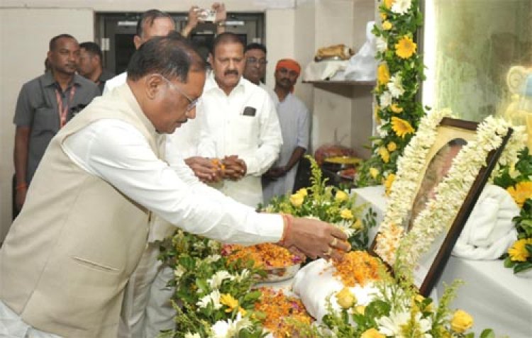 मुख्यमंत्री विष्णु देव साय ने पूर्व विधानसभा उपाध्यक्ष स्वर्गीय बनवारी लाल अग्रवाल को दी श्रद्धांजलि