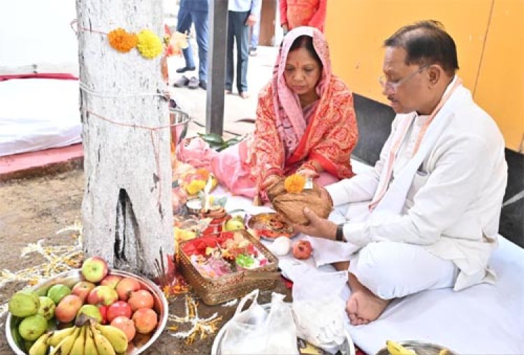 आंवला नवमी पर मुख्यमंत्री ने आंवला वृक्ष की पूजा कर प्रदेशवासियों के सुख-समृद्धि की कामना की