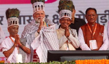 आस्था ने छुआ हृदय : प्रधानमंत्री नरेंद्र मोदी से रामनामी समाज के प्रतिनिधियों की आत्मीय भेंट