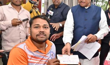 दिव्यांग रग्बी खिलाड़ी की मदद के लिए मुख्यमंत्री आगे आए, जनदर्शन में स्वीकृत किया 90 हजार रुपए का आर्थिक अनुदान