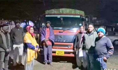 कुनकुरी के ग्राम हर्राडाड़ में 423 बोरा अवैध धान परिवहन करते जब्त