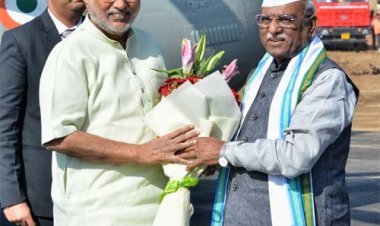 राज्यपाल बागडे ने उपराष्ट्रपति की अगवानी की