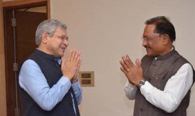 मुख्यमंत्री विष्णुदेव साय ने केंद्रीय रेल मंत्री अश्विनी वैष्णव से की सौजन्य मुलाकात
