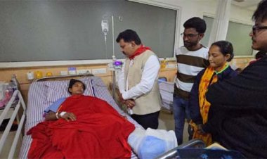 उपमुख्यमंत्री विजय शर्मा हॉस्पिटल पहुंचकर महिला कांन्सटेबल के स्वास्थ्य की जानकारी ली