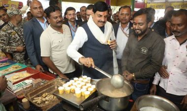 मुख्यमंत्री डॉ. यादव ने पंडित दीनदयाल उपाध्याय बस स्टैंड पर रिक्शा संचालकों और बस यात्रियों से की चर्चा