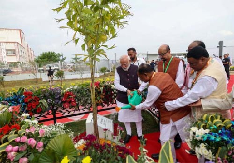 प्रधानमंत्री ने शहीद वीर नारायण सिंह स्मारक सह जनजातीय स्वतंत्रता संग्राम सेनानी संग्रहालय का किया लोकार्पण