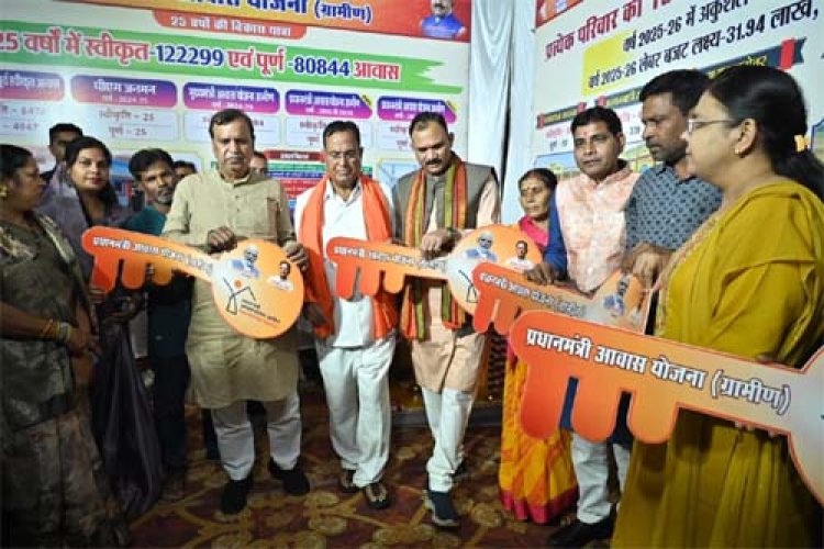 छत्तीसगढ़ राज्योत्सव का भव्य शुभारंभ, हितग्राहियों को मिला लाभ, सांस्कृतिक संध्या ने बांधा समां