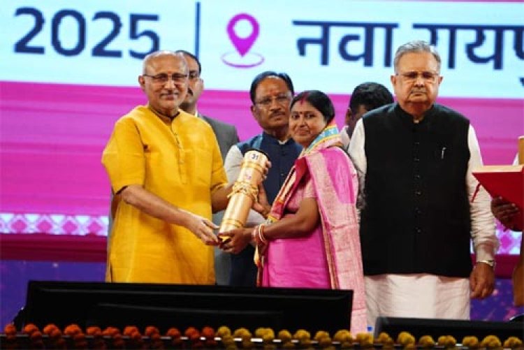 उप राष्ट्रपति सीपी राधाकृष्णन ने छत्तीसगढ़ के 34 अलंकरण से 37 विभूतियों एवं 4 संस्थाओं को किया सम्मानित
