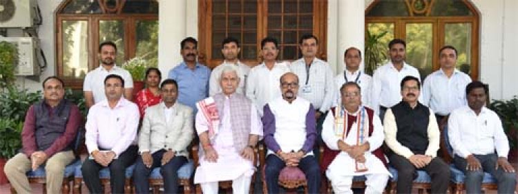 राज्यपाल रमेन डेका से जम्मू-कश्मीर के उपराज्यपाल मनोज सिन्हा ने की सौजन्य मुलाकात