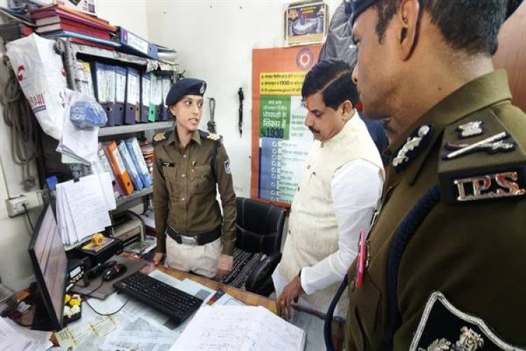 मुख्यमंत्री डॉ. यादव ने एमजी रोड़ थाने का किया औचक निरीक्षण