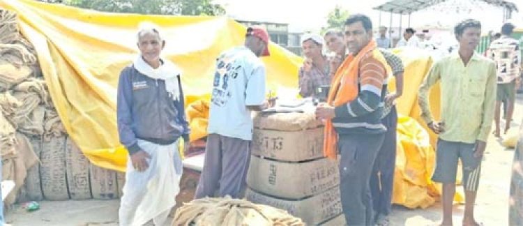 गाँव में ही खुला नया धान उपार्जन केंद्र, किसानों में दिखा जबरदस्त उत्साह, पारदर्शी नीति से मिल रही बड़ी राहत