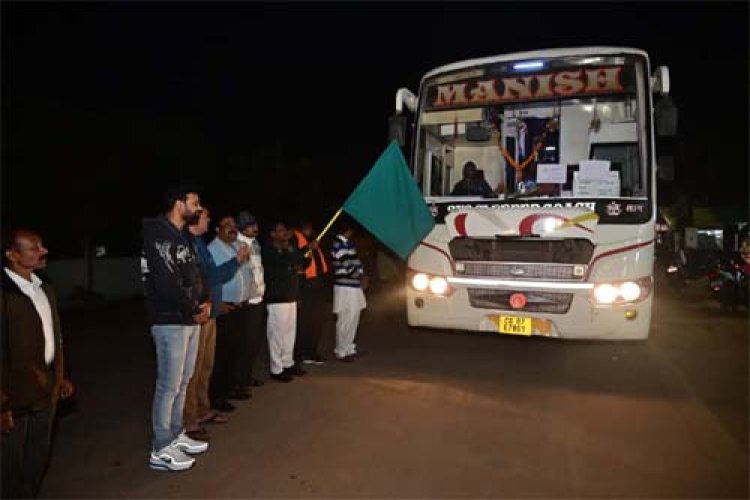 राम लला दर्शन योजना : कोंडागांव से अयोध्या धाम के लिए तीर्थयात्रियों का जत्था रवाना