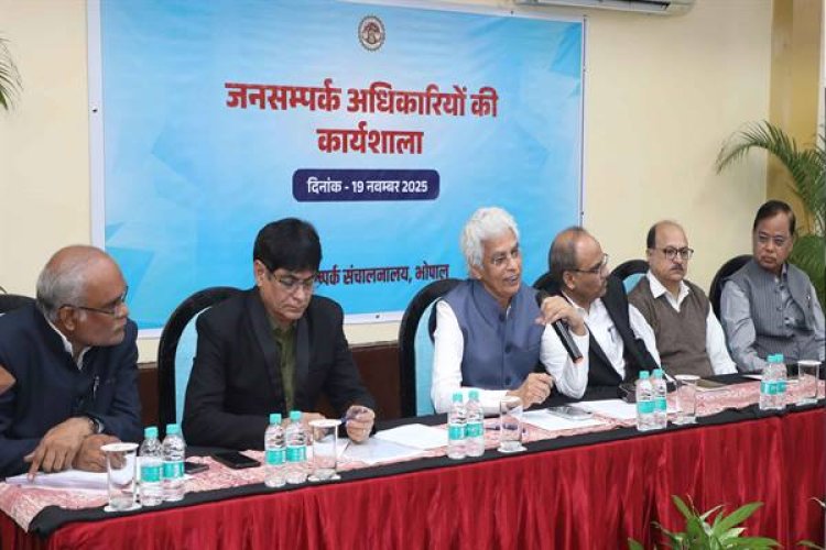 सूचनाओं का त्वरित संप्रेषण करें जनसंपर्क अधिकारी : आयुक्त जनसम्पर्क सक्सेना