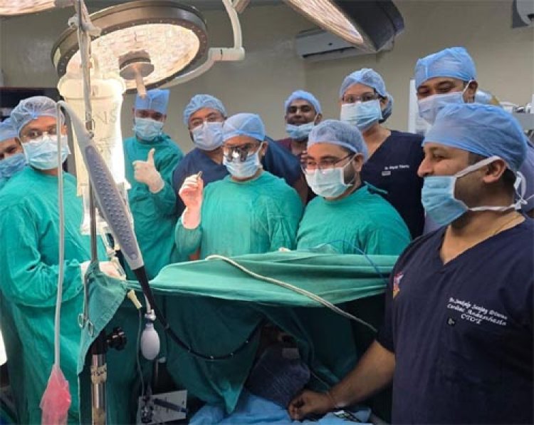 छाती में लगी गोली फेफड़ों को चीरते हुए हृदय के दाएं वेंट्रिकल में जा धँसी, अम्बेडकर अस्पताल के हार्ट सर्जरी विभाग ने ओपन हार्ट सर्जरी कर निकाली गोली