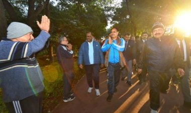 मॉर्निंग वॉक पर मुख्यमंत्री, जवाहर सर्किल पार्क में वॉक के साथ आमजन से की मुलाकात