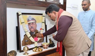 उप मुख्यमंत्री विजय शर्मा ने आईपीएस अधिकारी प्रखर पांडेय को दी श्रद्धांजलि