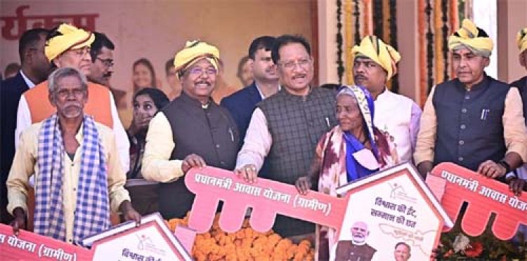 शहीद वीर नारायण सिंह का बलिदान, आत्मगौरव, संघर्ष और स्वाभिमान का प्रतीक: मुख्यमंत्री साय