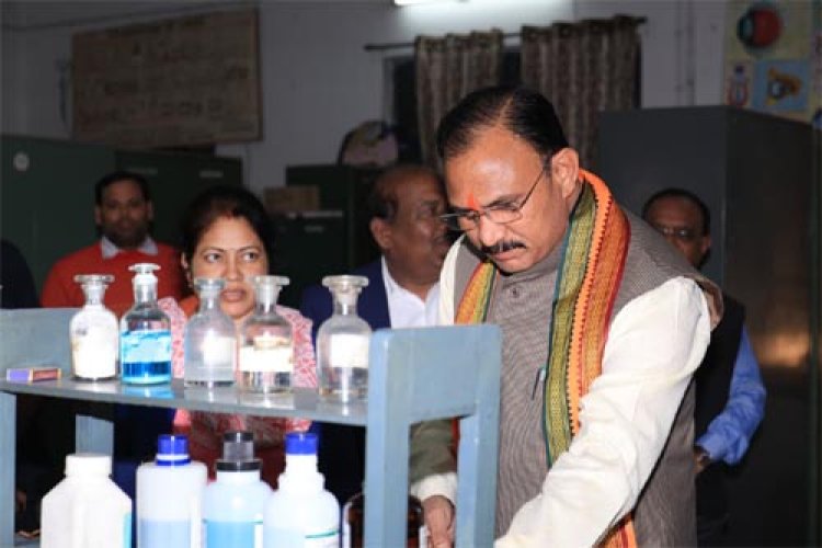 सेवा भाव से बनाइए लोगों के बीच अपनी साख: स्वास्थ्य मंत्री श्याम बिहारी जायसवाल