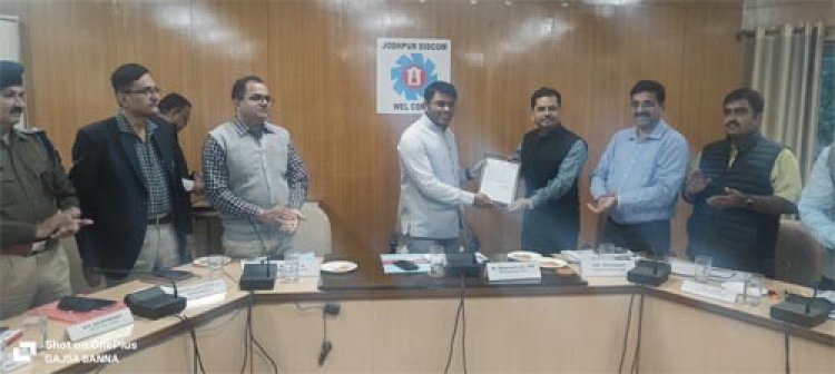 जोधपुर डिस्कॉम प्रबंध निदेशक ने वरिष्ठ अधिकारियों की बैठक में राजस्व व सप्लाई व्यवस्थाओं की गहन समीक्षा की