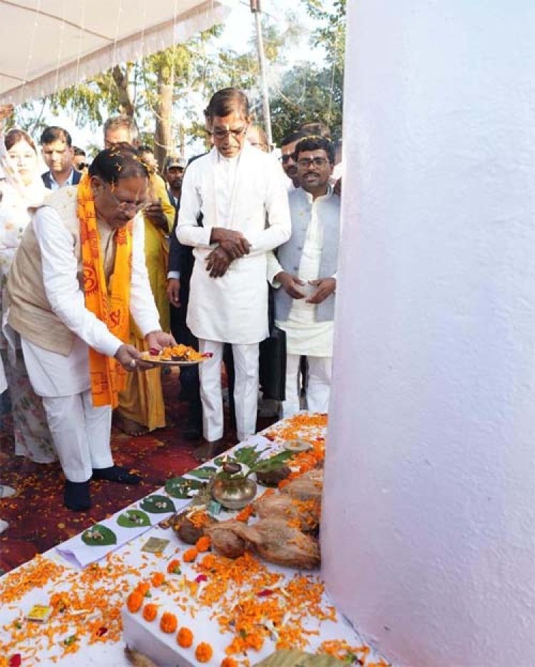 गायत्री मंत्र मानव जीवन को ऊर्जावान और संस्कारित बनाते हैं: मुख्यमंत्री विष्णु देव साय