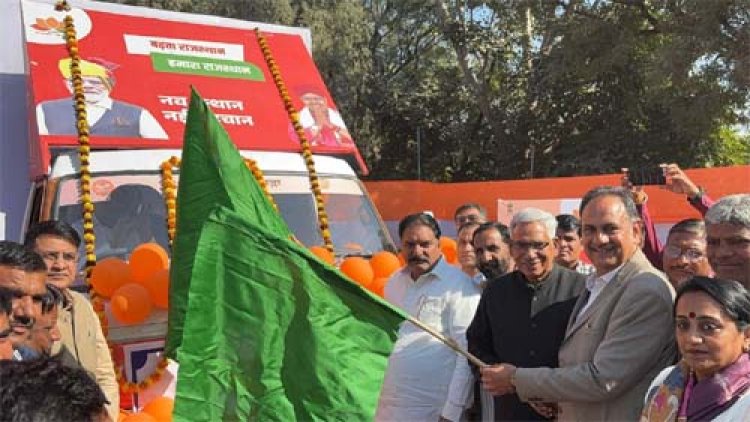 राज्य सरकार की 2 साल की उपलब्धियों के प्रचार-प्रसार के लिए कोटपुतली-बहरोड़ जिले के प्रभारी मंत्री ने विकास रथों को हरी झंडी दिखाकर किया रवाना