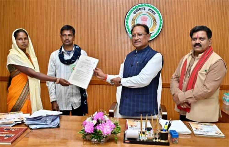 PM आवास योजना (ग्रामीण) में ऐतिहासिक उपलब्धि : मुख्यमंत्री विष्णु देव साय ने कॉफी टेबल बुक का किया अनावरण