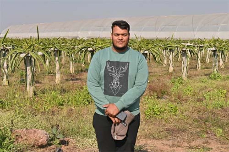 पारंपरिक खेती से आगे बढ़कर ड्रेगन फ्रूट की राह पर साहिल