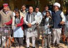 संसदीय कार्य मंत्री ने जोधपुर के बोरानाडा में बालिकाओं को साइकिल वितरित की