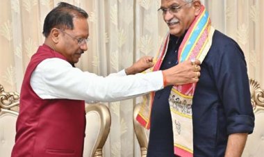 केंद्रीय पर्यटन एवं संस्कृति मंत्री गजेन्द्र सिंह शेखावत ने मुख्यमंत्री विष्णुदेव साय से की सौजन्य भेंट