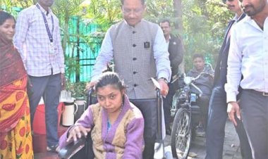 मुख्यमंत्री जनदर्शन में दिव्यांगजनों को मिली राहत