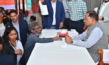 60 वर्षीय अविवाहित श्रमिक हनुमंत राव का नहीं बना था राशन कार्ड : मुख्यमंत्री ने जनदर्शन में तत्काल राशन कार्ड बनाने के दिए निर्देश, मिलेगा शासकीय योजनाओं का लाभ