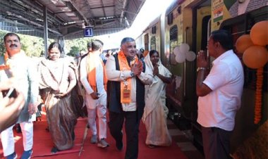 राम-नाम का जप करते 850 भक्त अयोध्या रवाना, पर्यटन एवं संस्कृति मंत्री राजेश अग्रवाल ने दिखाई हरी झंडी