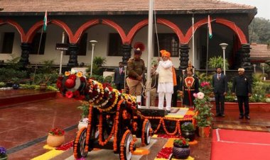 राज्यपाल पटेल ने गणतंत्र दिवस पर लोकभवन में फहराया ध्वज