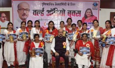 राज्यपाल डेका ने ब्रेल पुस्तक और ऑडियो बुक्स का किया विमोचन