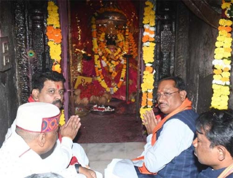 CM साय ने बस्तर की आराध्य देवी मां दंतेश्वरी की पूजा-अर्चना कर प्रदेशवासियों के सुख-समृद्धि और खुशहाली की कामना की