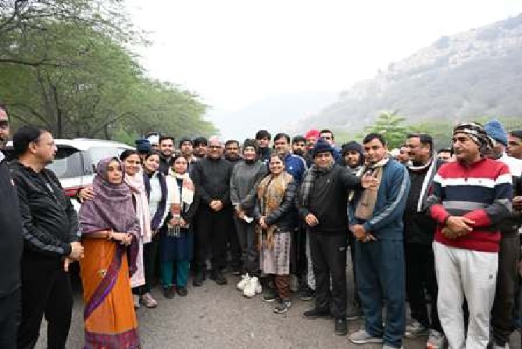 केन्द्रीय पर्यावरण, वन एवं जलवायु परिवर्तन मंत्री भूपेंद्र यादव ने अलवर के मातृ वन में प्रातः भ्रमण के दौरान आमजन से किया संवाद