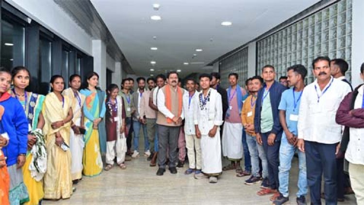 सुकमा जिले के ग्राम पंचायत प्रतिनिधियों से उपमुख्यमंत्री विजय शर्मा ने की मुलाकात