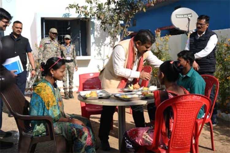 पुनर्वासित युवाओं के साथ उपमुख्यमंत्री विजय शर्मा ने किया आत्मीय संवाद, साथ बैठकर किया सुबह का नाश्ता