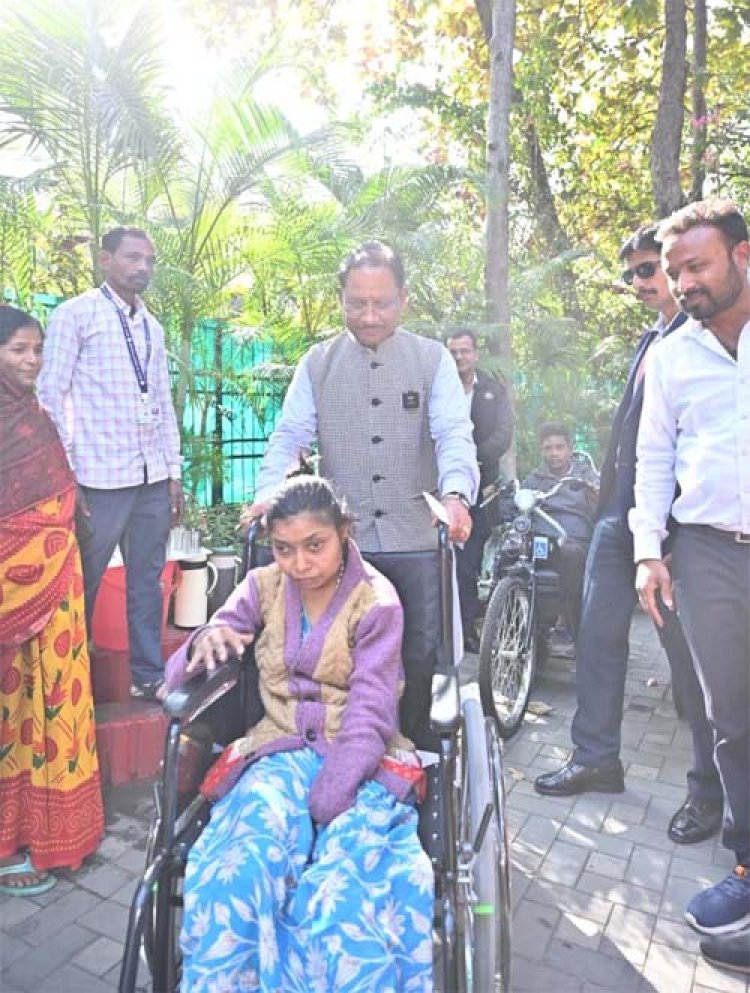 मुख्यमंत्री जनदर्शन में दिव्यांगजनों को मिली राहत