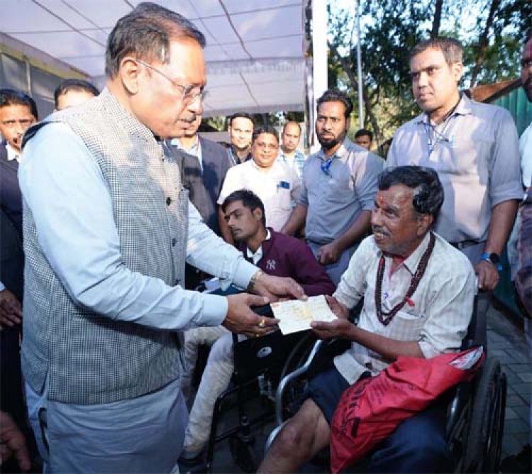 सुशासन के केंद्र में संवेदनशीलता, जनदर्शन में तत्काल सुलझी समस्याएं