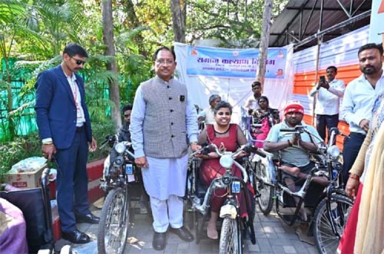 मुख्यमंत्री जनदर्शन में दिव्यांगजनों को मिली राहत