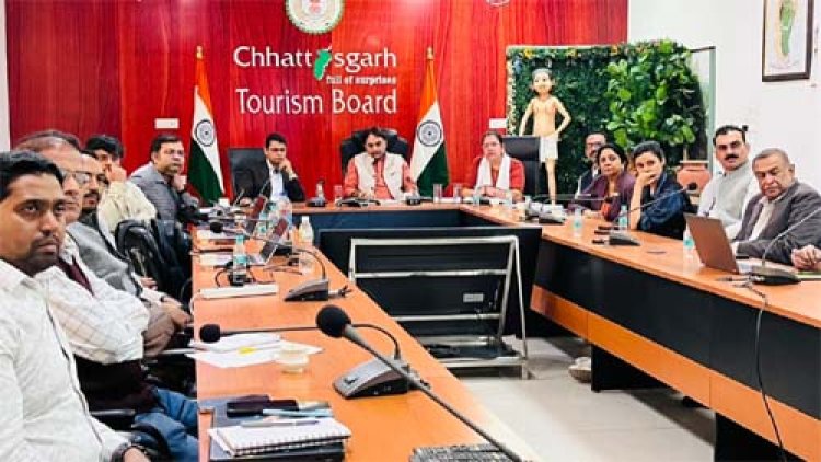 नवा रायपुर में प्रस्तावित चित्रोत्पला फिल्म सिटी के निर्माण के संबध में छत्तीसगढ़ पर्यटन बोर्ड के अध्यक्ष नीलू शर्मा की अध्यक्षता में समीक्षा बैठक आयोजित