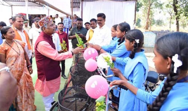 वन मंत्री कश्यप ने ग्राम तोतर और कांगा में 17 करोड़ रुपए से अधिक के विकास कार्यों का किया भूमिपूजन