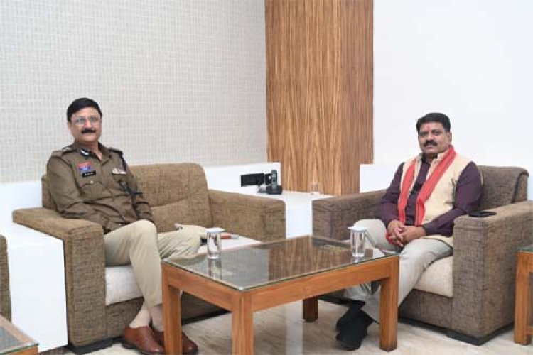 रायपुर के नवनियुक्त प्रथम पुलिस कमिश्नर  संजीव शुक्ला ने उपमुख्यमंत्री विजय शर्मा से की सौजन्य भेंट