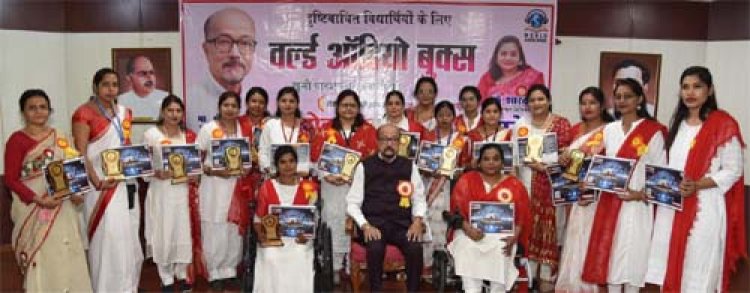 राज्यपाल डेका ने ब्रेल पुस्तक और ऑडियो बुक्स का किया विमोचन