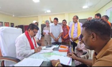 विधायक कार्यालय में उपमुख्यमंत्री विजय शर्मा ने लोगों से की मुलाकात