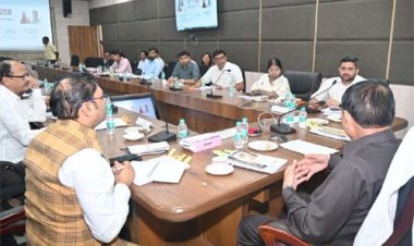 विष्णुदेव सरकार का श्रमिकों को तोहफा: श्रम मंत्री लखन लाल देवांगन और बीओसी अध्यक्ष रामप्रताप सिंह ने बटन दबाकर 9328 श्रमिकों के खाते में 18.23 करोड़ की राशि की अंतरित